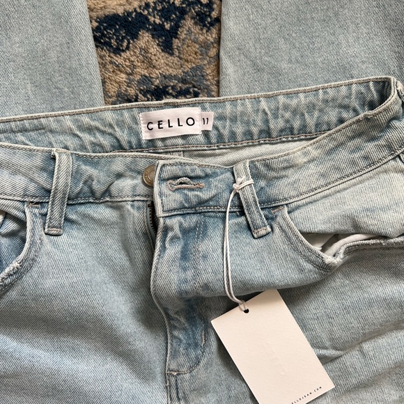 Cello High Rise Mom Distressed - Picture 5 of 7